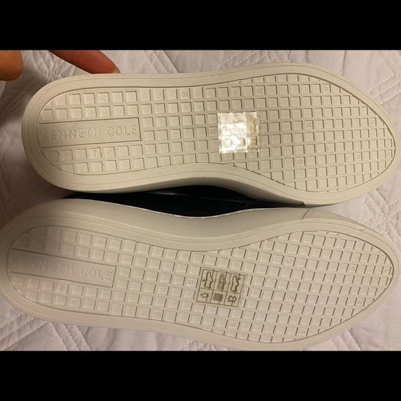 Kenneth Cole slip on sneakers - Picture 2 of 5